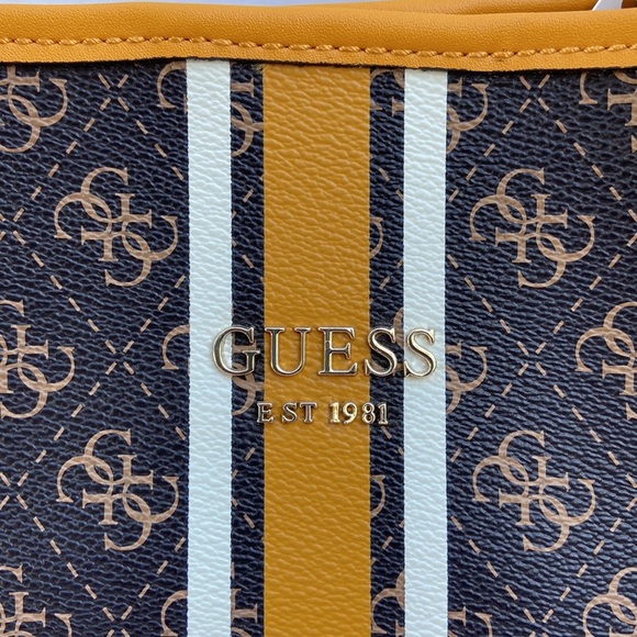 New GUESS Tote Set - Picture 7 of 9